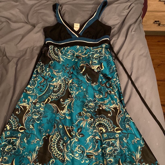 Dress - Picture 3 of 5